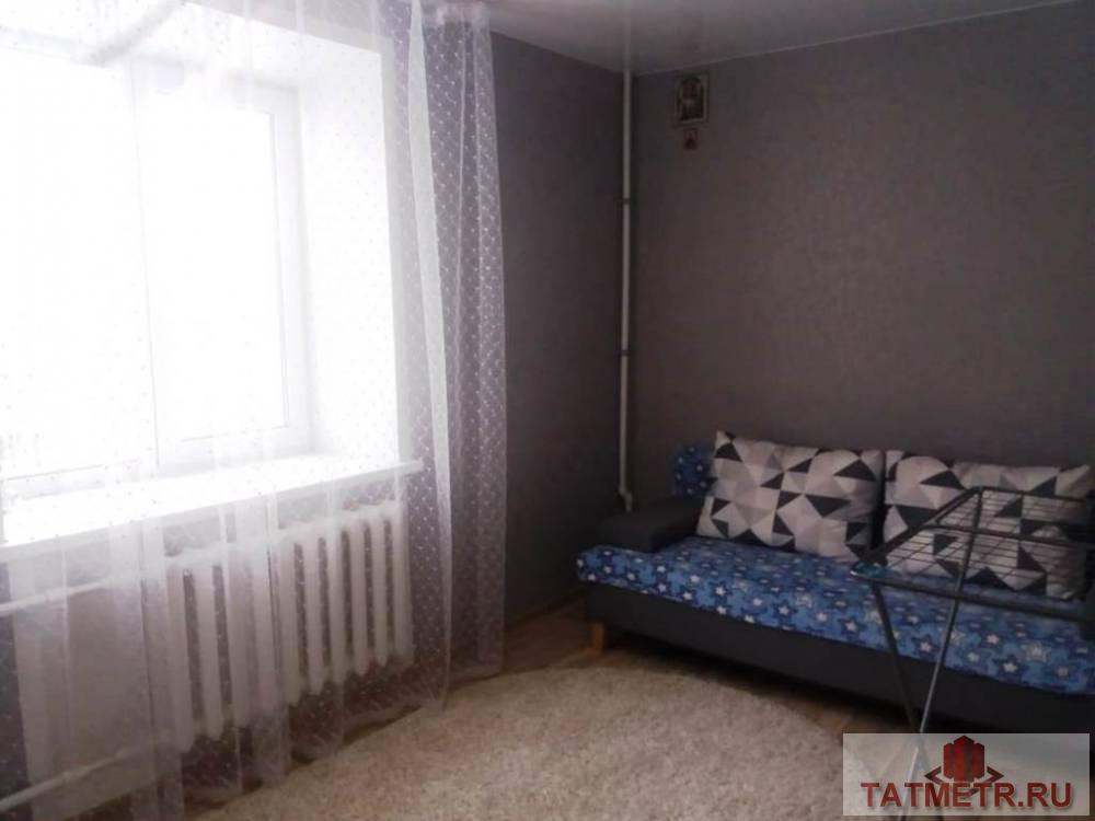Продажа / Квартиры, Зеленодольск, Маяковского улица, 1 999 000 ПРОДАЕТСЯ двухкомнатная квартира на среднем этаже в г. Зеленодольск. Окна пластиковые, натяжные потолки, на полу... - 2