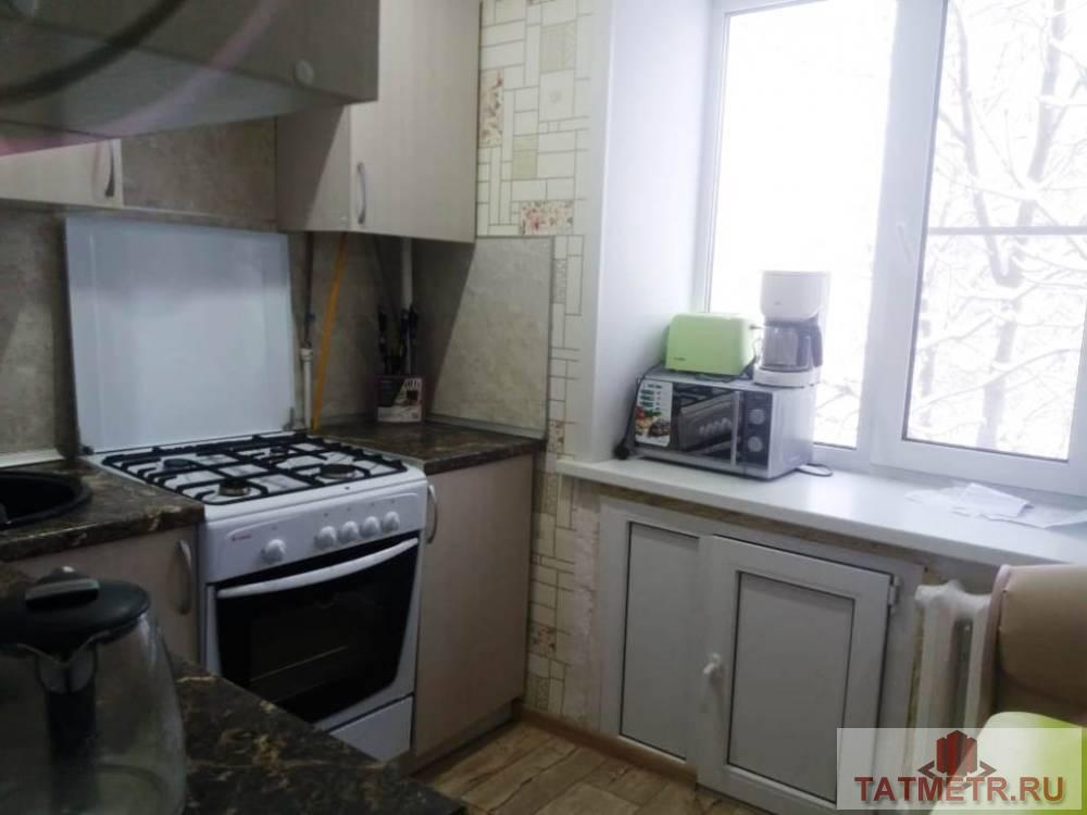 Продажа / Квартиры, Зеленодольск, Маяковского улица, 1 999 000 ПРОДАЕТСЯ двухкомнатная квартира на среднем этаже в г. Зеленодольск. Окна пластиковые, натяжные потолки, на полу... - 4