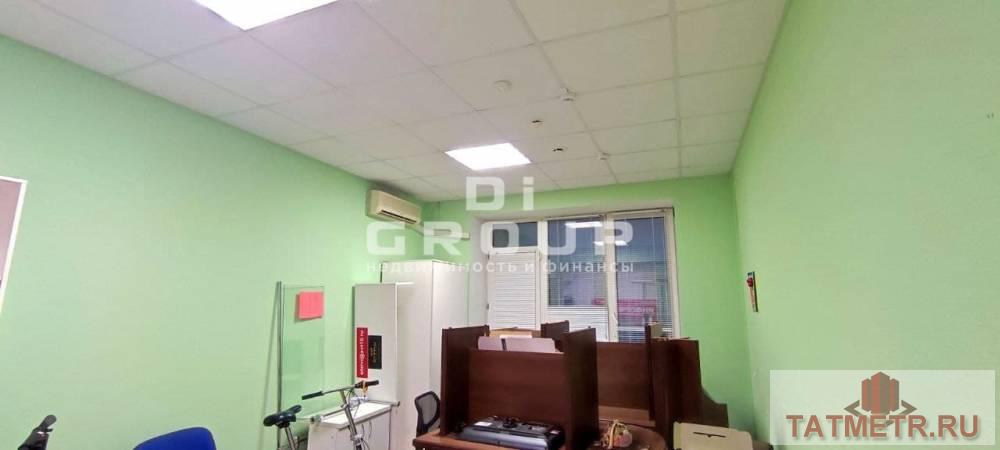 Коммерческая / Аренда / Офисы, Казань, улица Хади Такташа, 82 500 Сдам в аренду офис на первой линии на 1 этаже на перекрестке улиц Островского и Хади Такташа. мебель входит в... - 2