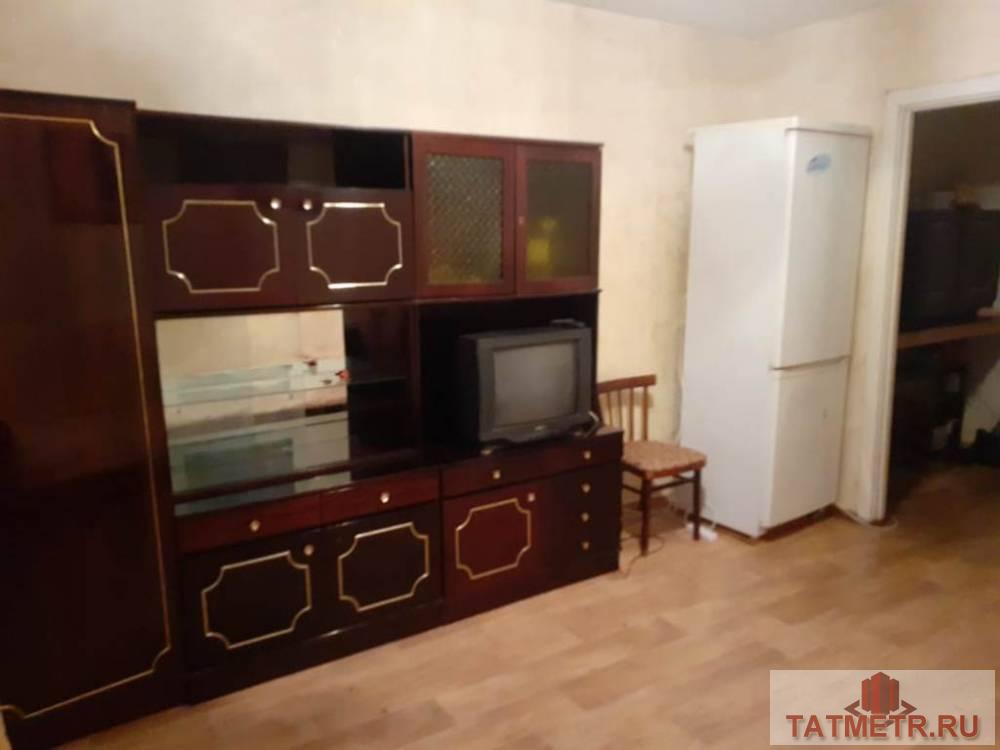 Аренда / Жилая / Квартира, Зеленодольск, Заикина улица, 11 000 Сдается гостинка с хорошим ремонтом в г. Зеленодольск. В квартире имеется: диван, стенка, стол, кухонный гарнитур,... - 1