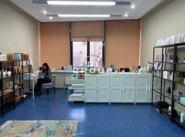 Сдается офис 32.9кв.м на 1-ом этаже ,состоит из одного кабинета по...