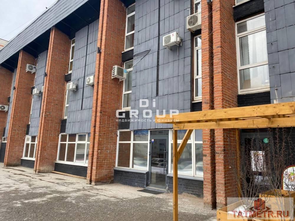 Коммерческая / Аренда / Офисы, Казань, улица Фатыха Амирхана, 29 700 дается помещение на первом этаже 33 кв.м по адресу Амирхана 12А. .Большие окна, на полу кафель. Характеристики: —... - 2