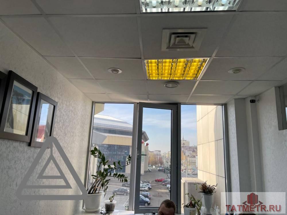 Коммерческая / Аренда / Офисы, Казань, улица Островского, 130 000 Офис расположен в деловой части Казани. Панорамное остекление с видом на улицу Островского. Офис кабинетного типа:... - 4