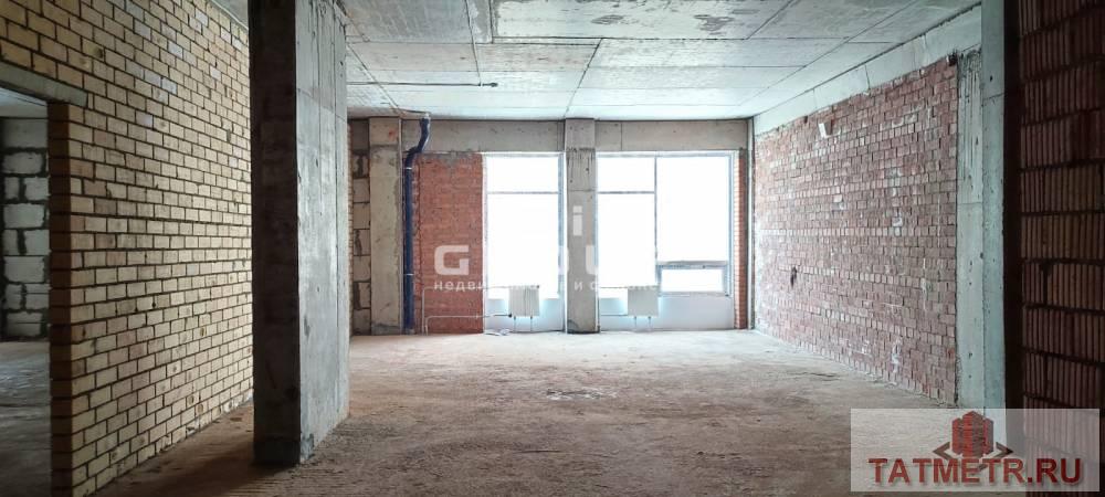 Продажа / Коммерческая / Office, Казань, улица Достоевского, 20 652 000 Помещение в новом ЖК на перекрестке улиц Вишневского и Достоевского. Два входа с парадной и со двора. Высота 3,4... - 4
