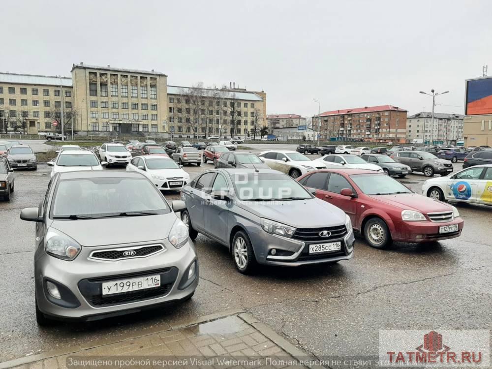 Продам торговое двухтажное здание на стыке Ново-Савиновского и Советского районов. — общая площадь 6333 кв.м.,... - 2