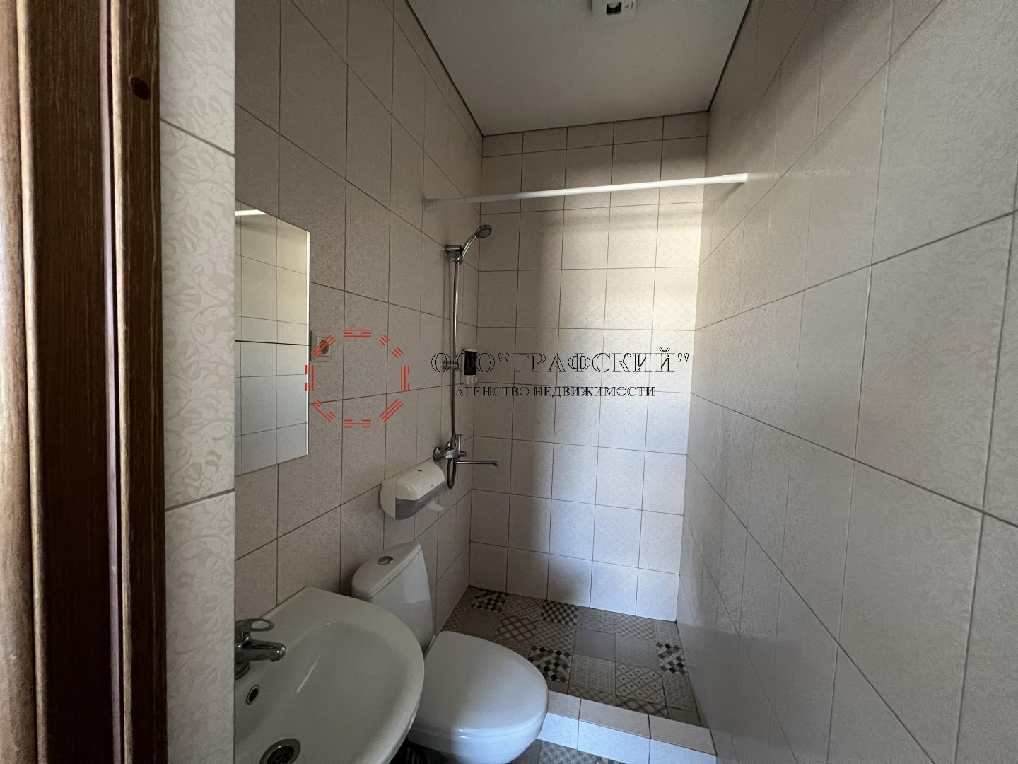 Продажа / Коммерческая / Hotel, Сочи, Красная улица, 7 782 500 Продаю светлые апартаменты в теплом Сочи! Апартаментный комплекс расположен в историческом центре старого города в... - 4