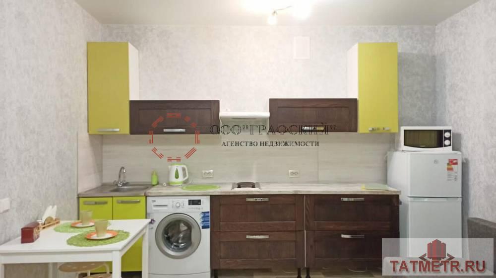 Аренда / Жилая / Квартира, Казань, улица Рауиса Гареева, 23 000 Сдам квартиру-студию на длительный срок. Вся мебель и техника есть — заезжай и живи. Дом кирпичный, теплый. Рядом...