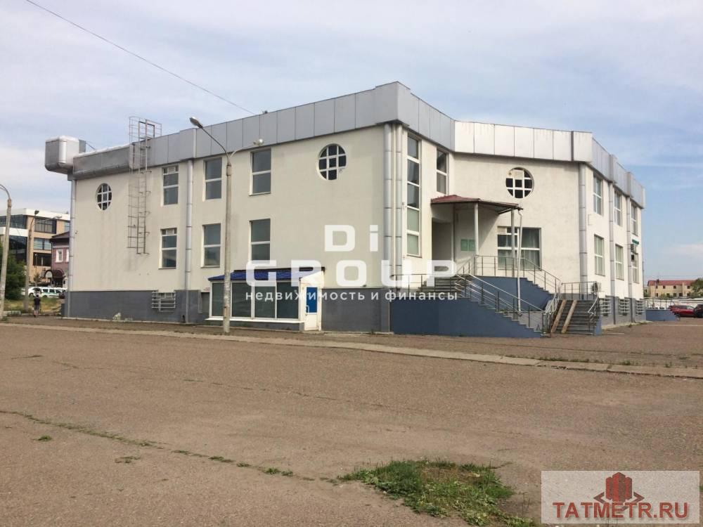 Коммерческая / Аренда / Офисы, Казань, улица Рустема Яхина, 160 000 Предлагается в аренду помещение свободного назначения. Характеристики: — 1 линия — 1 этаж — отдельный вход, доступ... - 1