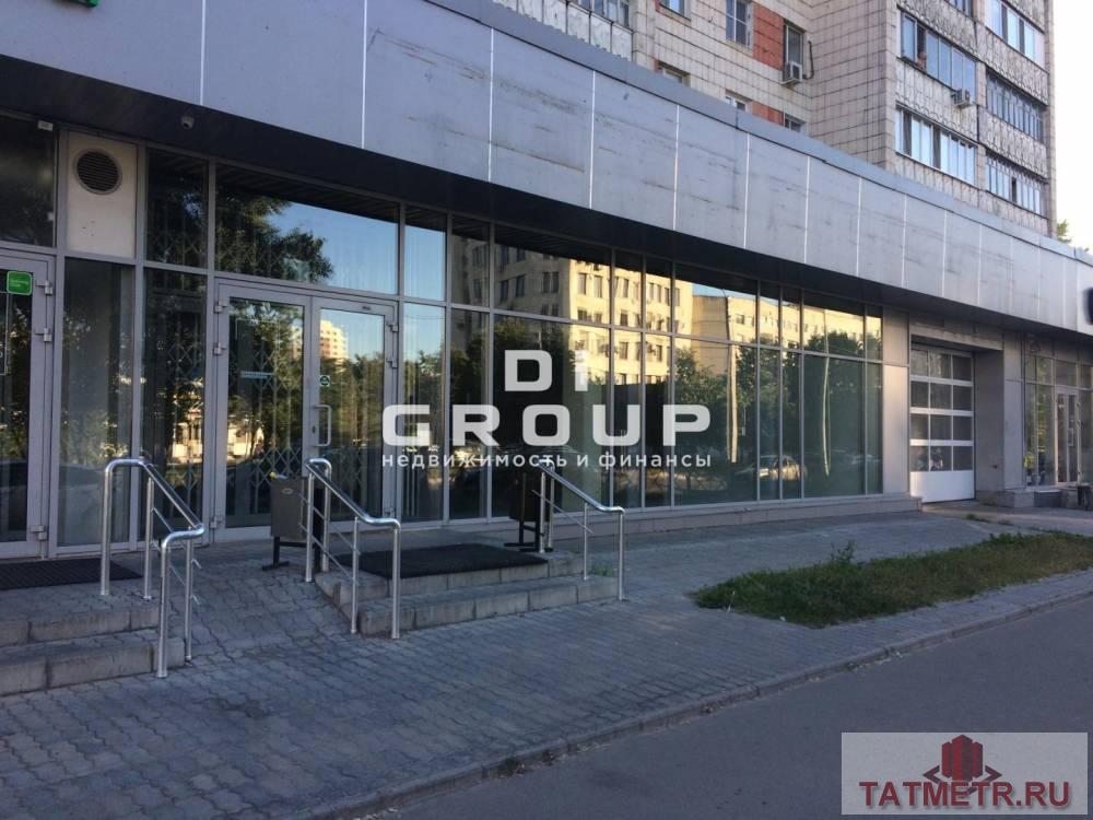 Аренда / Коммерческая / Public catering, Казань, улица Декабристов, 456 000 Основные характеристики: — первый этаж жилого дома; — 1 линия, высокий пешеходный и автомобильный трафик; — рядом...