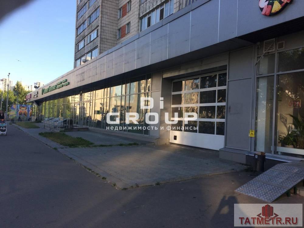 Аренда / Коммерческая / Public catering, Казань, улица Декабристов, 456 000 Основные характеристики: — первый этаж жилого дома; — 1 линия, высокий пешеходный и автомобильный трафик; — рядом... - 1