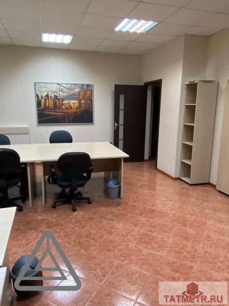 Коммерческая / Аренда / Офисы, Казань, улица Лейтенанта Шмидта, 80 000 Сдается офисное помещение 82 кв.м по адресу: Лейтенанта Шмидта 34/18 . В хорошем состоянии В помещении — Телефон —... - 17