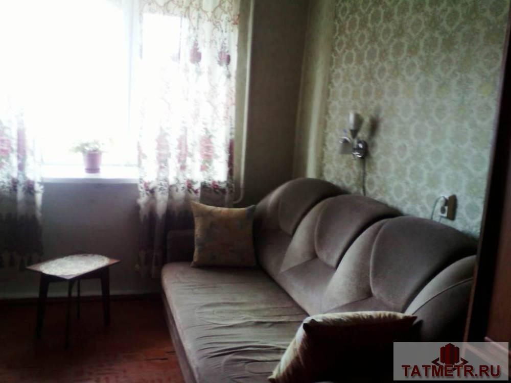 Сдается комната в центр г. Зеленодольск. Комната со всей необходимой для проживания мебелью и техникой: диван,...