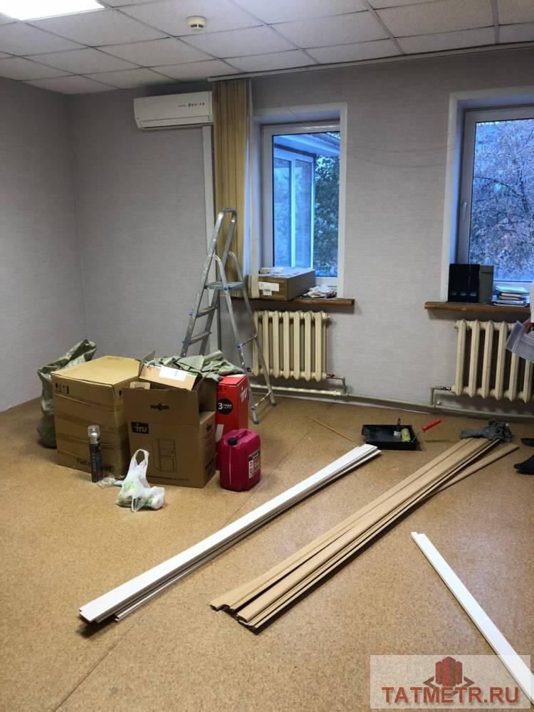 Коммерческая / Продажа / Офисы, Казань, Восстания улица, 700 000 Самые низкие цены по городу! Цена от собственника напрямую. Об объекте: Офисные помещения в торгово-офисном центре с... - 3