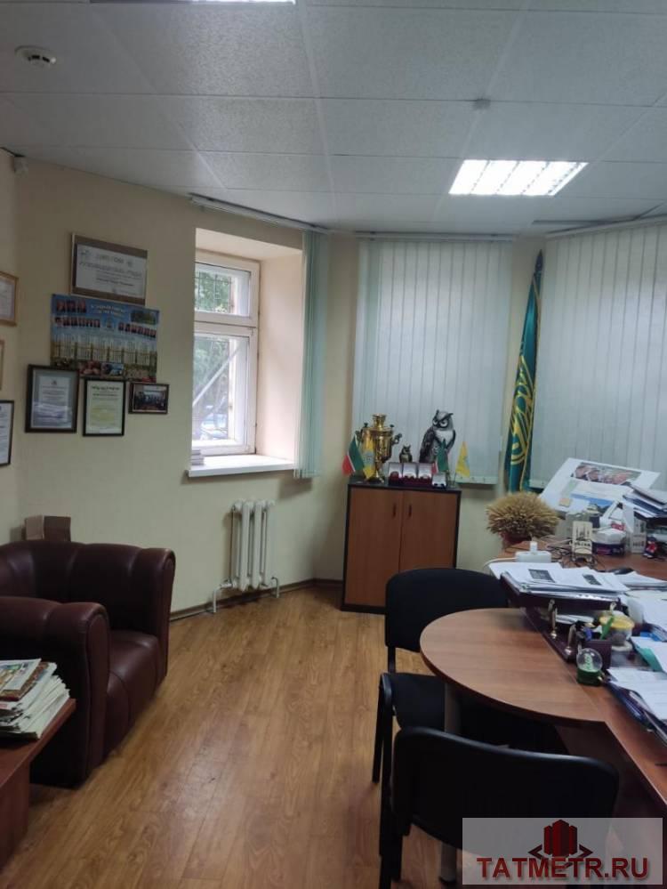 Продажа / Коммерческая / Office, Казань, Лево-Булачная улица, 13 000 000 Продается офисное помещение 83.5 кв.м в самом центре Казани в шаговой доступности от Кремля. 4 кабинета. Санузел,... - 12