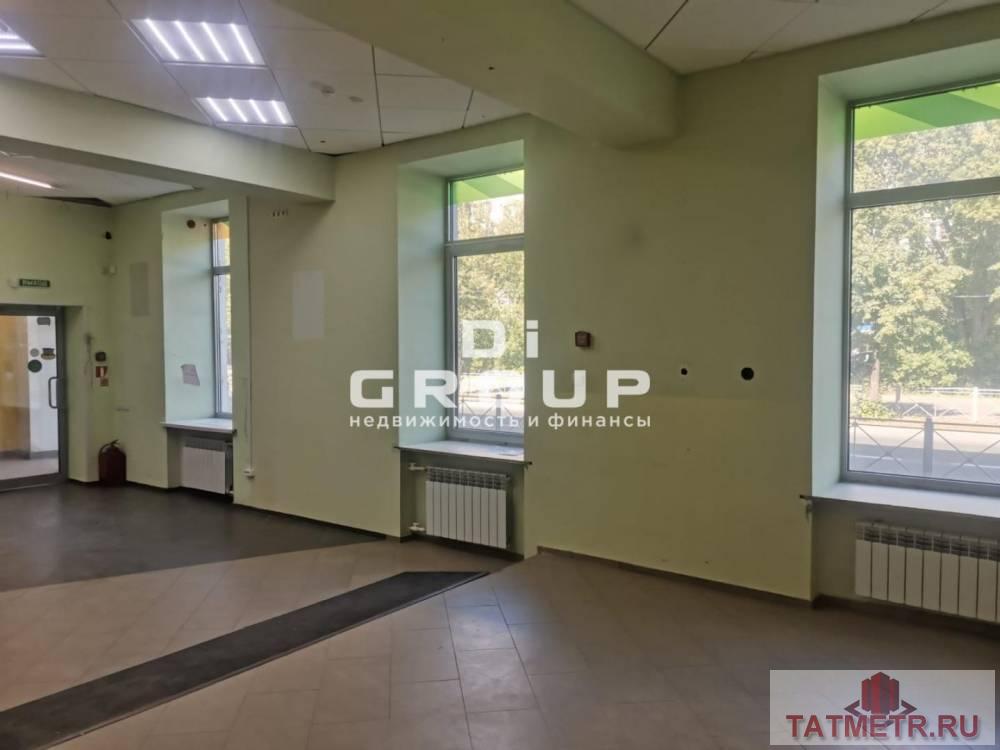 Продажа / Коммерческая / Office, Казань, улица Гагарина, 17 000 000 Нежилое помещение на 1 этаже по ул.Гагарина. 1 линия. Большой пешеходный и автомобильный трафик.Отдельный вход.... - 1