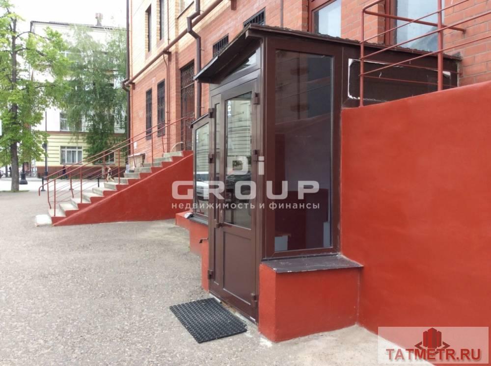 Коммерческая / Аренда / Офисы, Казань, улица Каюма Насыри, 142 800 Помещение располагается в Старо-татарской слободе, в цокольном этаже, с высокими окнами, 5-ти этажного кирпичного...