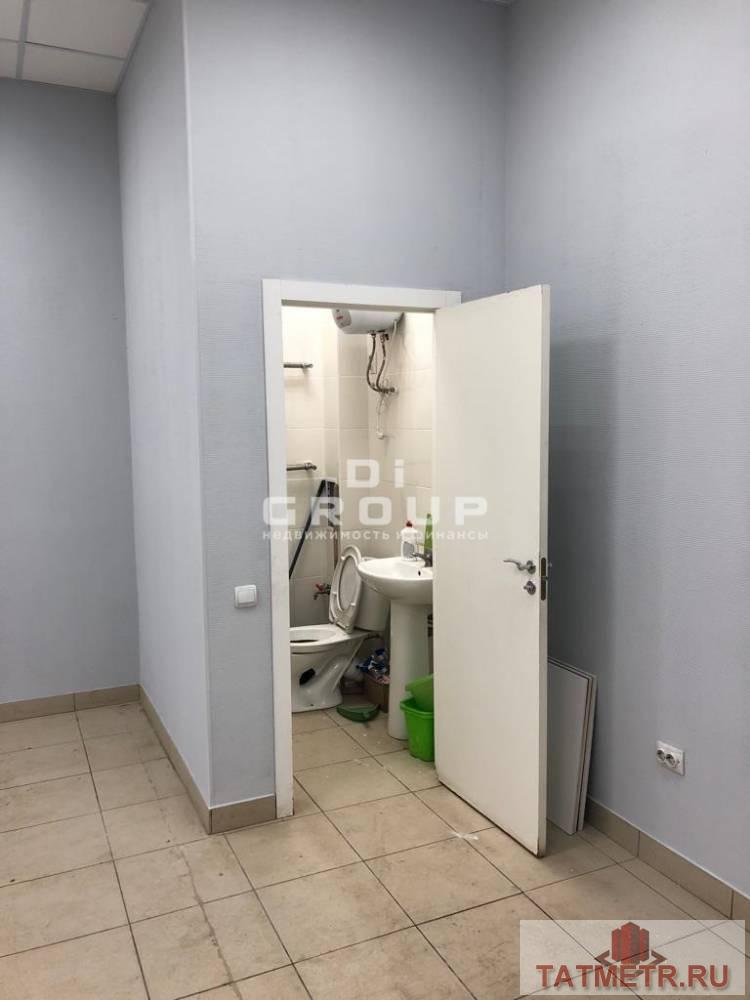 Коммерческая / Аренда / Торговые помещения, Казань, улица Космонавтов, 64 000 Сдается помещение в Советском районе на первом этаже первой линии с торца здания. Большой автомобильный и пешеходный... - 1