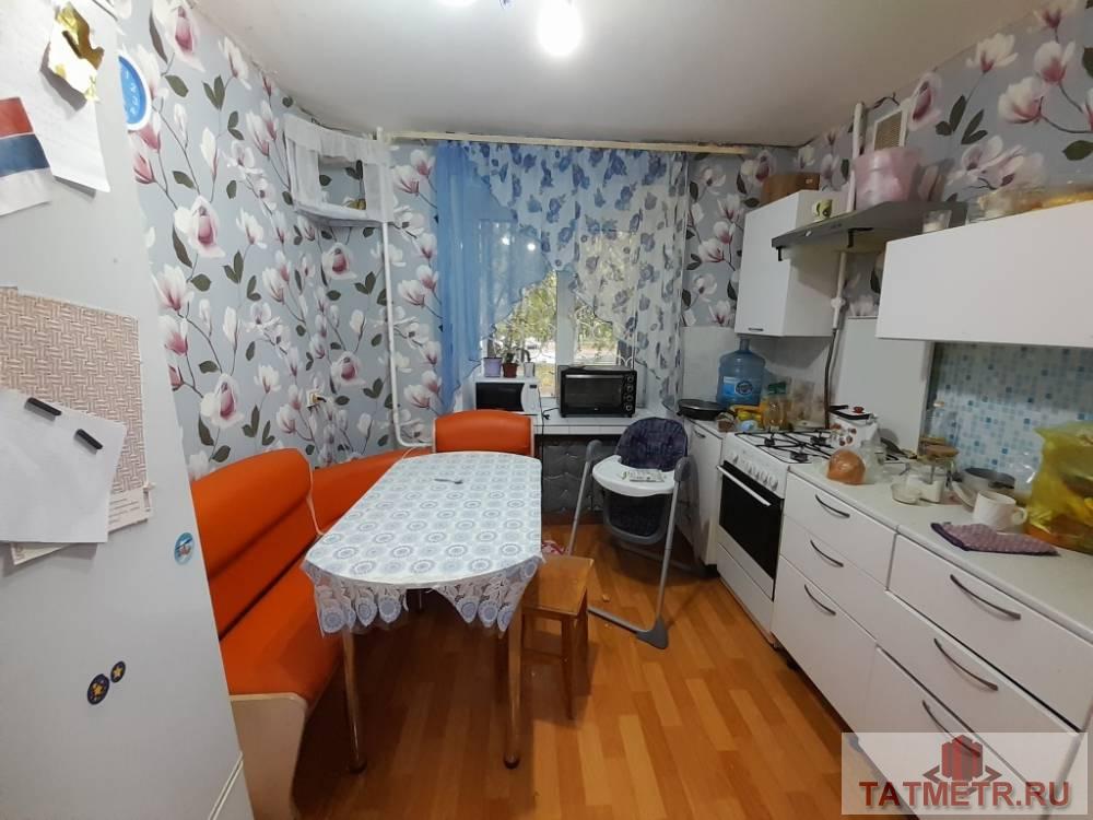 Продажа / Комнаты, Зеленодольск, Вали Хазиева улица, 897 531 Продаётся большая, светлая комната с трёхметровой лоджией в трехкомнатной квартире в г. Зеленодольск. Санузел... - 2