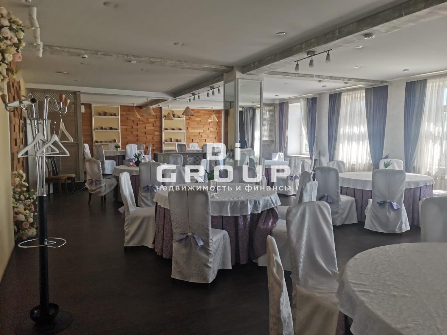 Аренда / Коммерческая / Public catering, Казань, улица Нариманова, 700 000 Предлагается к аренде здание по ул.Нариманова. Характеристики: — 2 этажа и полноценный подвал; — 2 парадных входа и... - 6