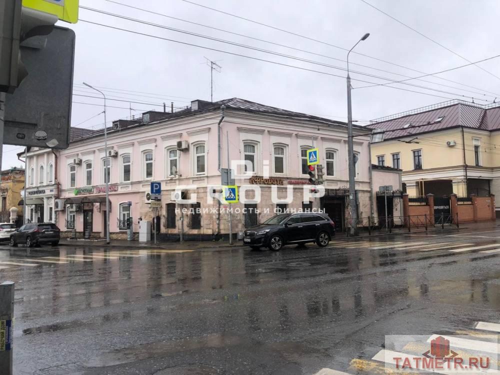 Коммерческая / Аренда / Офисы, Казань, Московская улица, 120 000 Сдается в аренду помещение свободного назначения площадью 100 м² на первом этаже. — Большой автомобильный и...