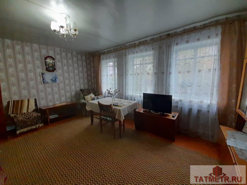Продажа / Жилая / Дом с участком, Зеленодольск, Лиственная улица, 4 947 000 Продаётся дом, построенный из кирпича в г. Зеленодольск. В доме просторный зал с большими окнами, две спальные... - 1