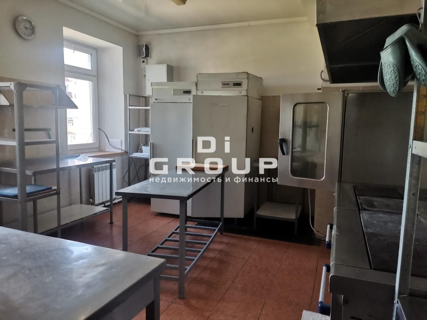 Аренда / Коммерческая / Public catering, Казань, улица Нариманова, 350 000 Предлагается к аренде помещение 1 этажа по ул.Нариманова. Характеристики: — отдельно стоящее здание; — 2 парадных... - 3