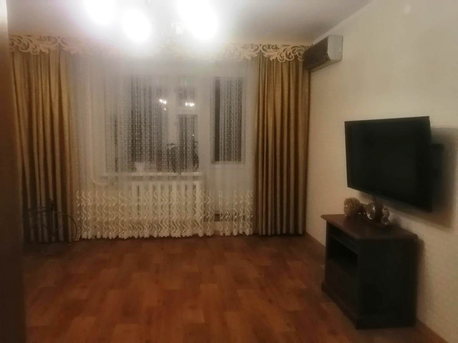 Продается отличная 3-х комнатная квартира улучшенной планировки на среднем этаже кирпичного дома в г. Зеленодольск....