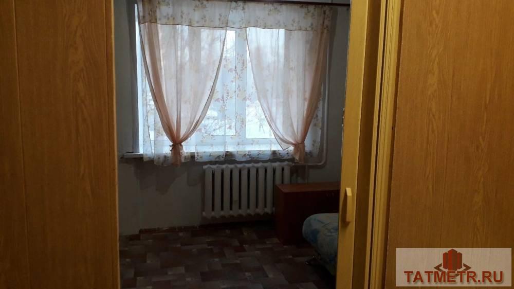 Сдается комната в г. Зеленодольск. Есть вся необходимая мебель и техника для проживания: Диван, стол, холодильник,... - 1
