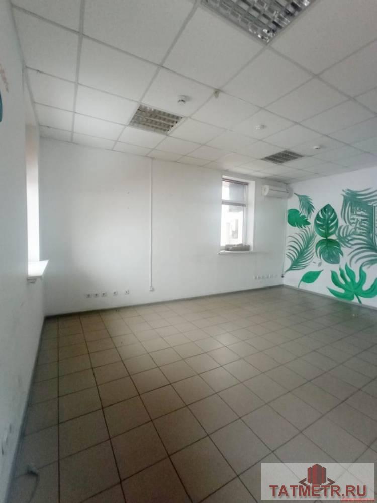 Продажа / Коммерческая / Office, Казань, улица Карла Маркса, 11 200 000 Продается блок офис в центре города. Дом расположен на пересечении улиц Карла Маркса и Гоголя. Яркий фасад, выполнен... - 10