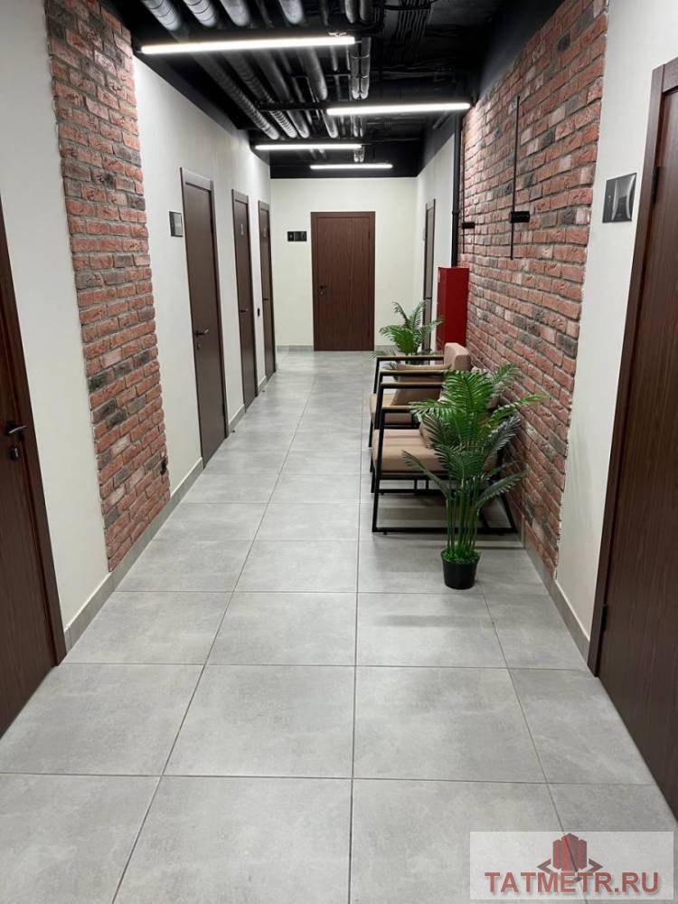 Продажа / Коммерческая / Office, Казань, 27 499 000 Продается офис по адресу Г.Кариева д.6, ЖК ХХI век. основные характеристики: — 3 входа (два с первой линии, один со...