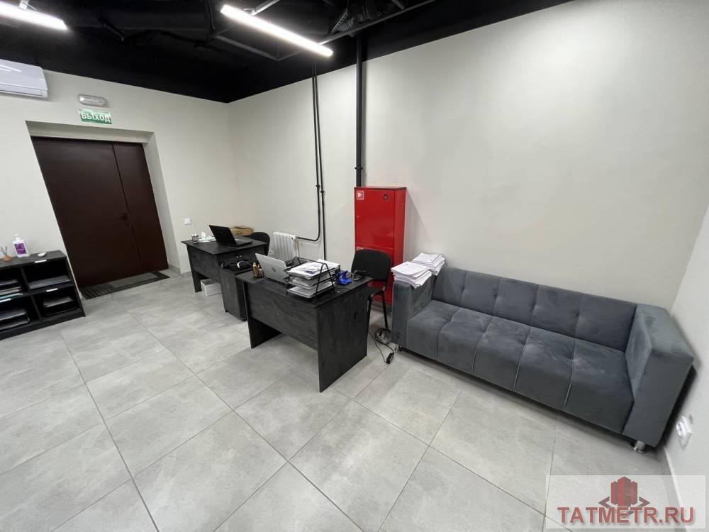 Продажа / Коммерческая / Office, Казань, 27 499 000 Продается офис по адресу Г.Кариева д.6, ЖК ХХI век. основные характеристики: — 3 входа (два с первой линии, один со... - 24