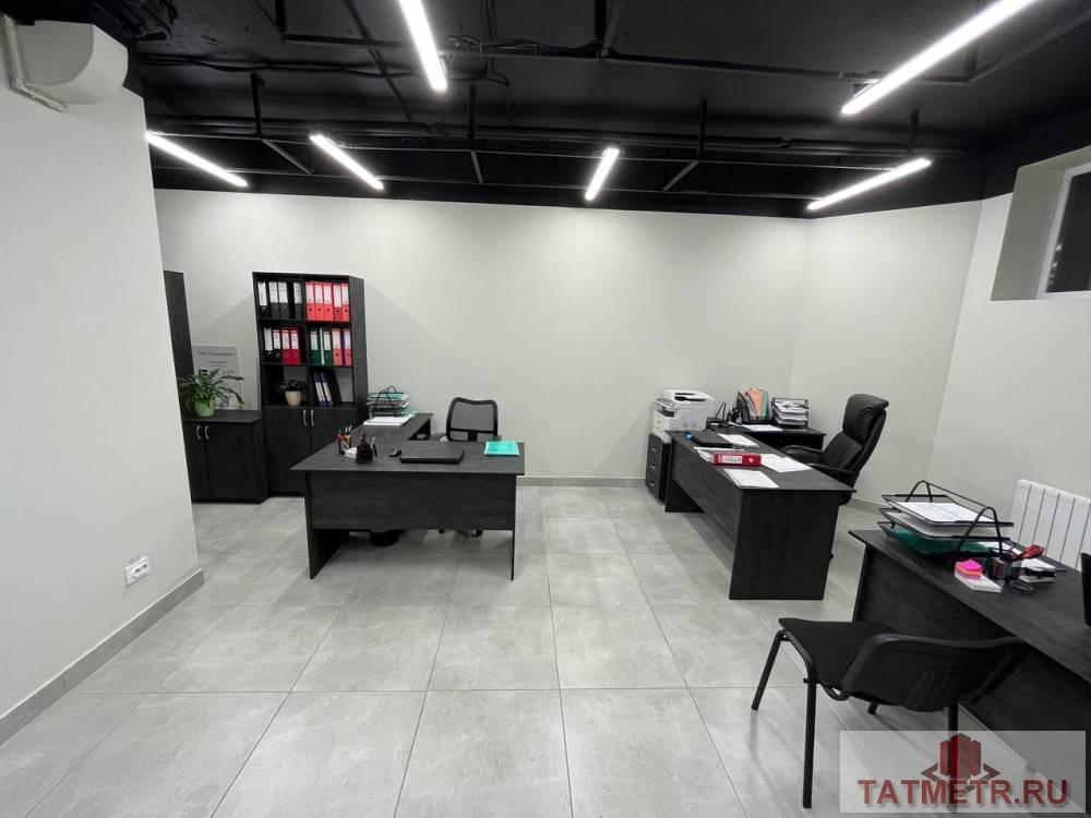 Продажа / Коммерческая / Office, Казань, 27 499 000 Продается офис по адресу Г.Кариева д.6, ЖК ХХI век. основные характеристики: — 3 входа (два с первой линии, один со... - 32
