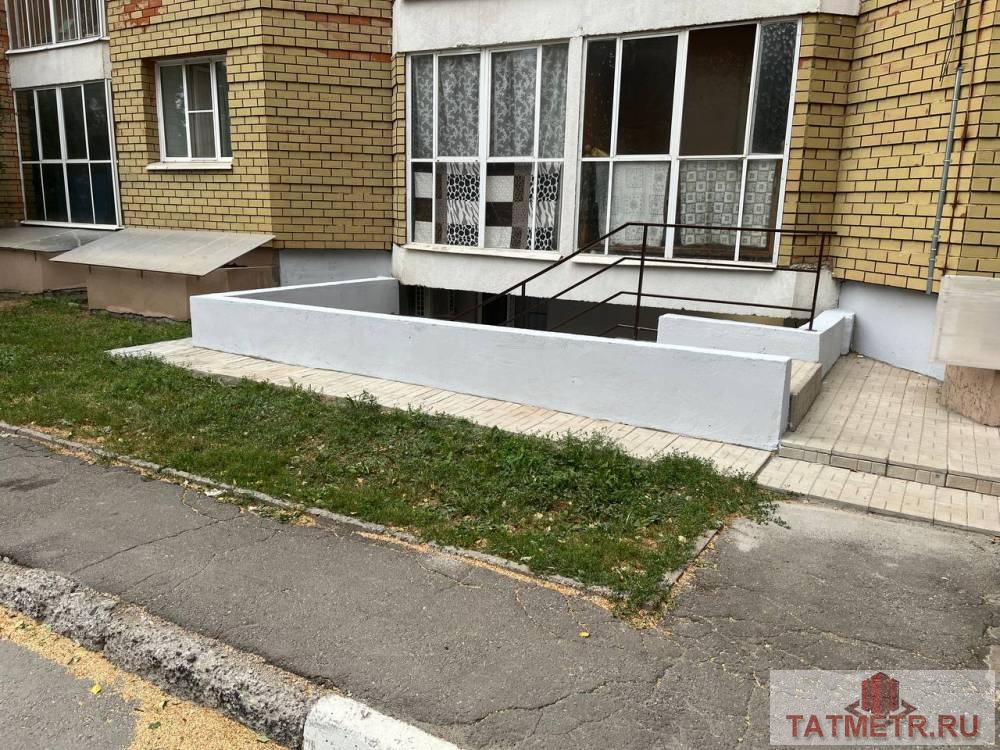 Продажа / Коммерческая / Office, Казань, 27 499 000 Продается офис по адресу Г.Кариева д.6, ЖК ХХI век. основные характеристики: — 3 входа (два с первой линии, один со... - 36
