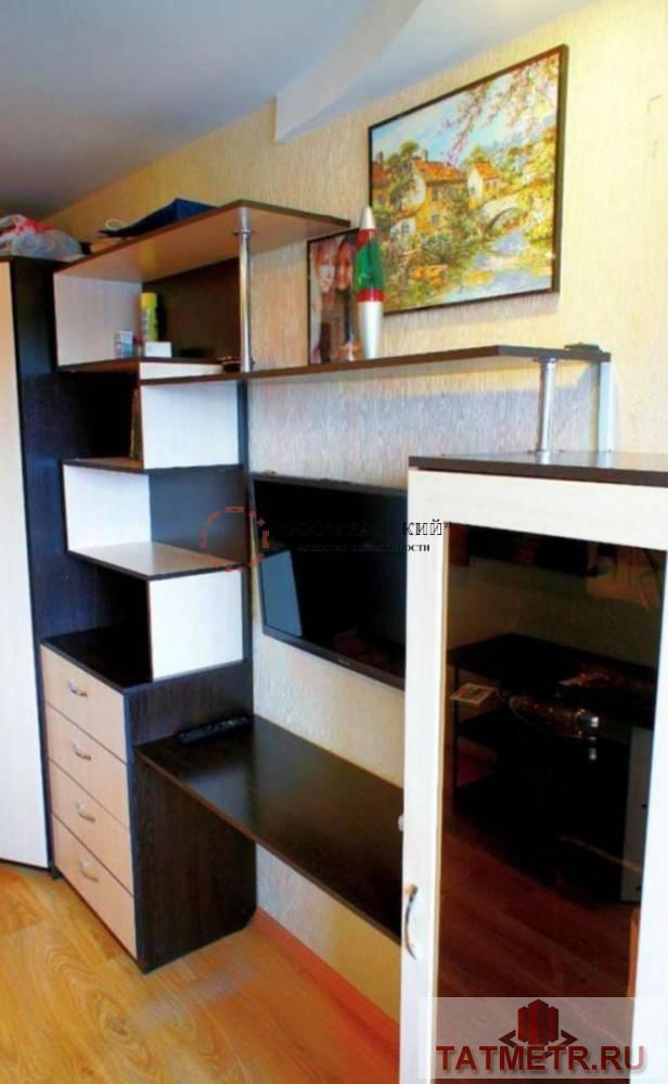 Продажа / Комнаты, Казань, улица Дементьева, 1 350 000 Продается комната в общежитии, очень светлая по адресу: Дементьева, дом 31. Комната после ремонта. Полы — ламинат,... - 2