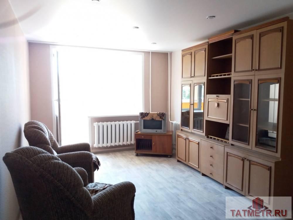 Продается двухкомнатная квартира на среднем этаже с застекленной лоджией в г. Зеленодольск. В квартире произведен... - 1