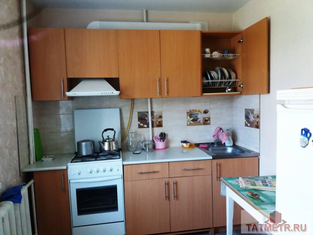 Продается двухкомнатная квартира на среднем этаже с застекленной лоджией в г. Зеленодольск. В квартире произведен... - 2
