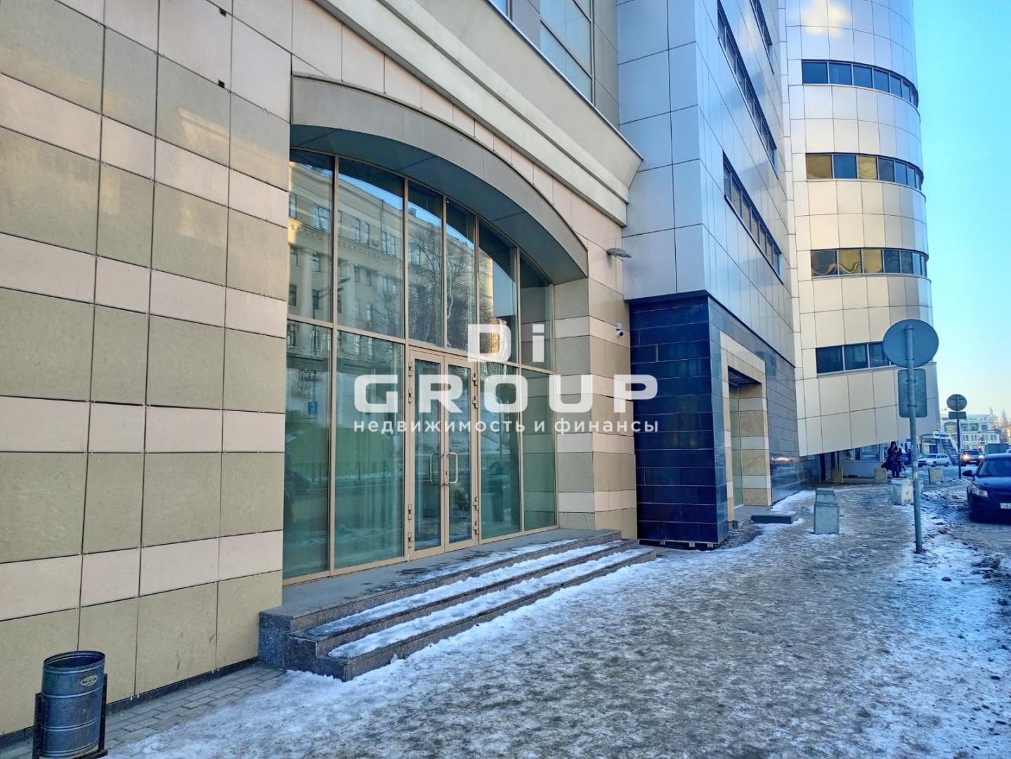 Продажа / Коммерческая / Office, Казань, Петербургская улица, 60 000 000 Предлагается к реализации помещение в ТЦ Республика. Характеристики объекта: — располагается на 1 этаже; — отдельный...