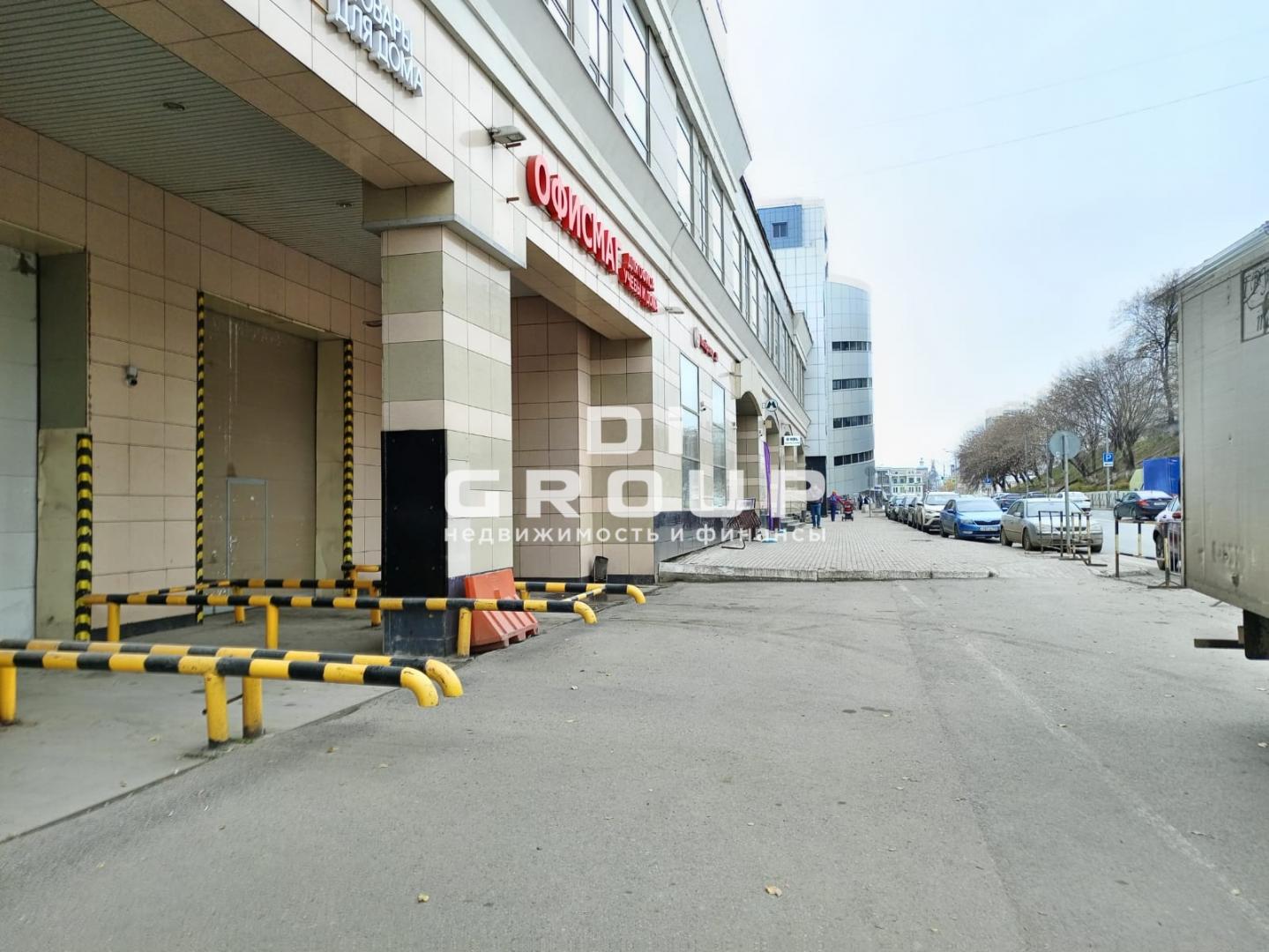 Аренда / Коммерческая / Public catering, Казань, Петербургская улица, 200 000 Предлагается к аренде торговая площадь в ТЦ Республика. Активно развивающийся Торговый центр! на 3 этаже кинотеатр.... - 2