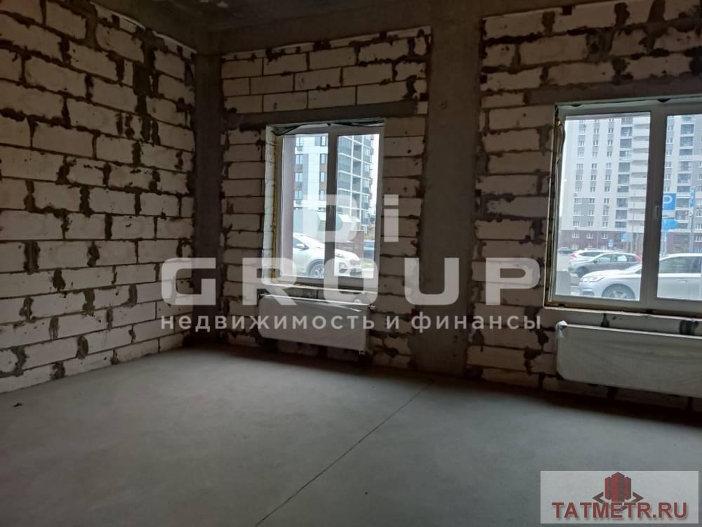 Продажа / Коммерческая / Office, Казань, улица Аделя Кутуя, 11 772 000 Продаю помещение свободного назначения в ЖК Паруса пл 98.1 кв м. Это 1 этаж с внешней стороны дома в корп А.... - 4