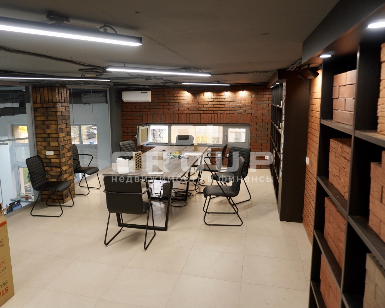 Продажа / Коммерческая / Office, Казань, улица Габдуллы Кариева, 45 795 000 Продается помещение с ремонтом в ЖК 21 век. Находится на 1 этаже, удобные подъездные пути, вход с улицы отдельный. С... - 1