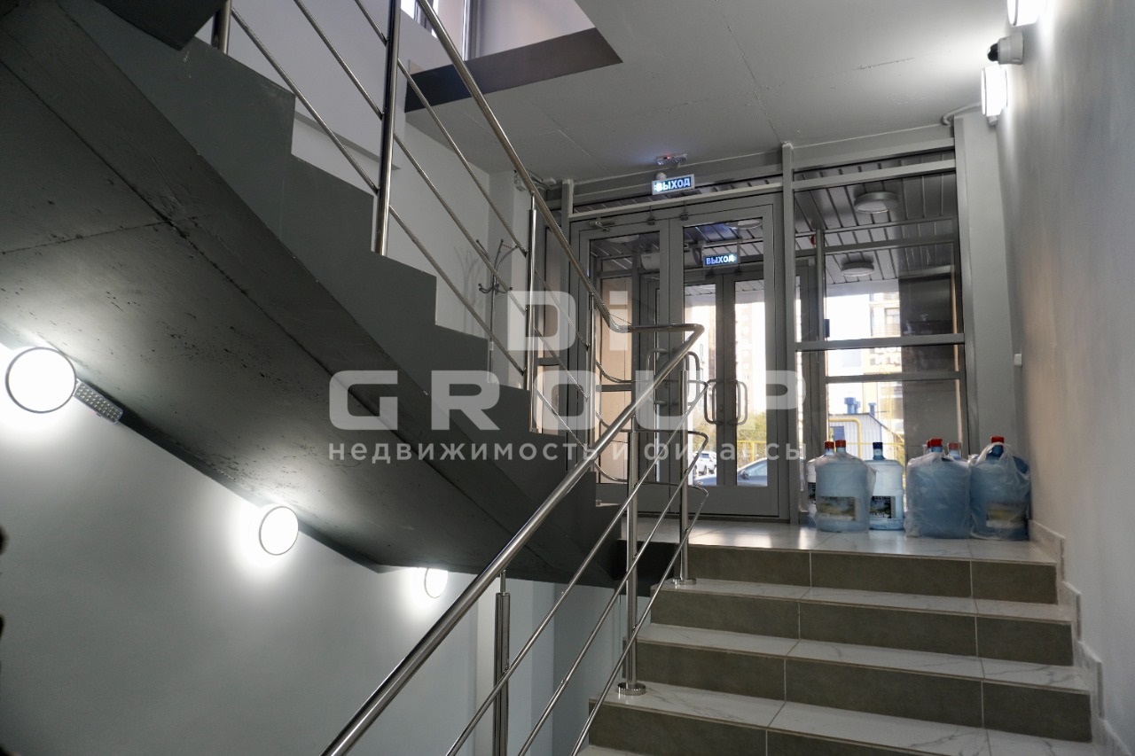 Продажа / Коммерческая / Office, Казань, улица Габдуллы Кариева, 45 795 000 Продается помещение с ремонтом в ЖК 21 век. Находится на 1 этаже, удобные подъездные пути, вход с улицы отдельный. С... - 2