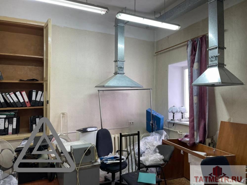 Коммерческая / Аренда / Офисы, Казань, Московская улица, 12 800 Сдается помещение по адресу Московская улица, 42А. В хорошем состоянии. В помещении: — Электричество — Мебель —...