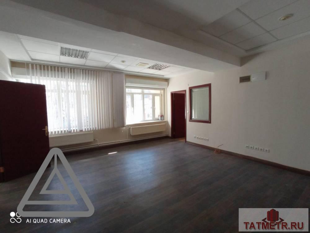 Коммерческая / Аренда / Офисы, Казань, улица Зинина, 62 250 Сдается помещение на 2 этаже площадь 83 кв.мпо адресу Зинина 4. В хорошем состоянии. В помещении: — Телефон —... - 1