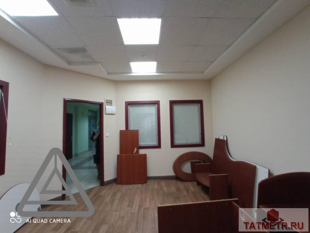 Коммерческая / Аренда / Офисы, Казань, улица Зинина, 15 000 Сдается помещение на 2 этаже без окон от 15-20 кв.м по адресу Зинина 4. В хорошем состоянии. В помещении: — Телефон... - 2