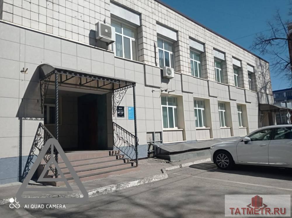 Коммерческая / Аренда / Офисы, Казань, улица Зинина, 15 000 Сдается помещение на 2 этаже без окон от 15-20 кв.м по адресу Зинина 4. В хорошем состоянии. В помещении: — Телефон... - 22