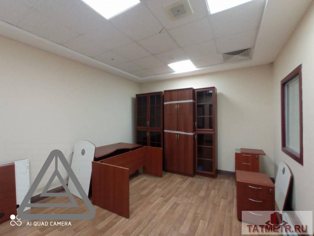 Коммерческая / Аренда / Офисы, Казань, улица Зинина, 15 000 Сдается помещение на 2 этаже без окон от 15-20 кв.м по адресу Зинина 4. В хорошем состоянии. В помещении: — Телефон... - 9