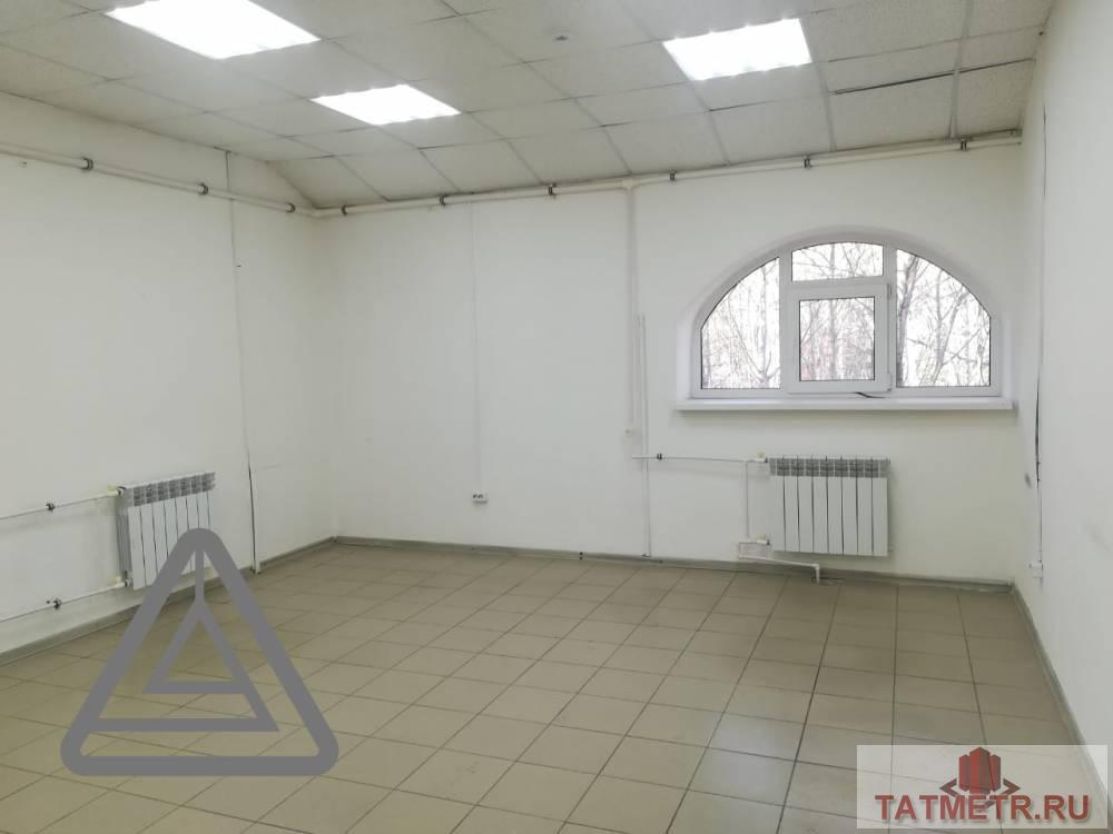 Коммерческая / Аренда / Офисы, Казань, улица Комиссара Габишева, 16 000 Сдается офисное помещение по адресу: ул. Габишева, 17б с мокрой точкой!!!!!!. Подходит по кабинет косметолога, мастер...