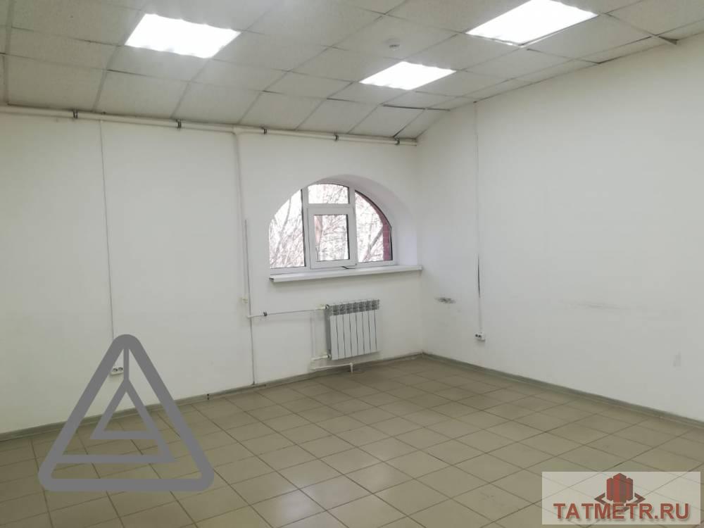 Коммерческая / Аренда / Офисы, Казань, улица Комиссара Габишева, 16 000 Сдается офисное помещение по адресу: ул. Габишева, 17б с мокрой точкой!!!!!!. Подходит по кабинет косметолога, мастер... - 2