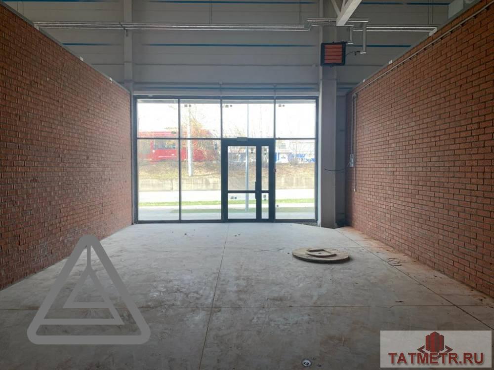 Продажа / Коммерческая / Retail, Казань, Авиастроительный район, 8 421 800 Продам 43,24 кв.м в новом ТЦ «Взлетный» на первой линии по улице Дементьева. • 1 линия по ул. Дементьева; • Своя...