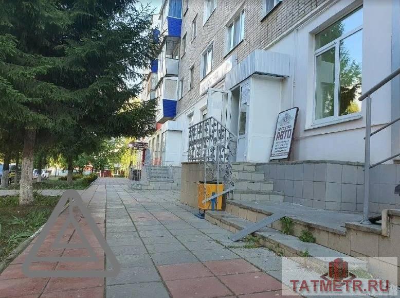 Аренда / Коммерческая / Free purpose, Лениногорск, Ленинградская улица, 45 000 Сдается помещение на 1 этаже площадь 75 кв.м находящегося по адресу г. Лениногорск, ул. Ленинградская, д.61. В... - 2